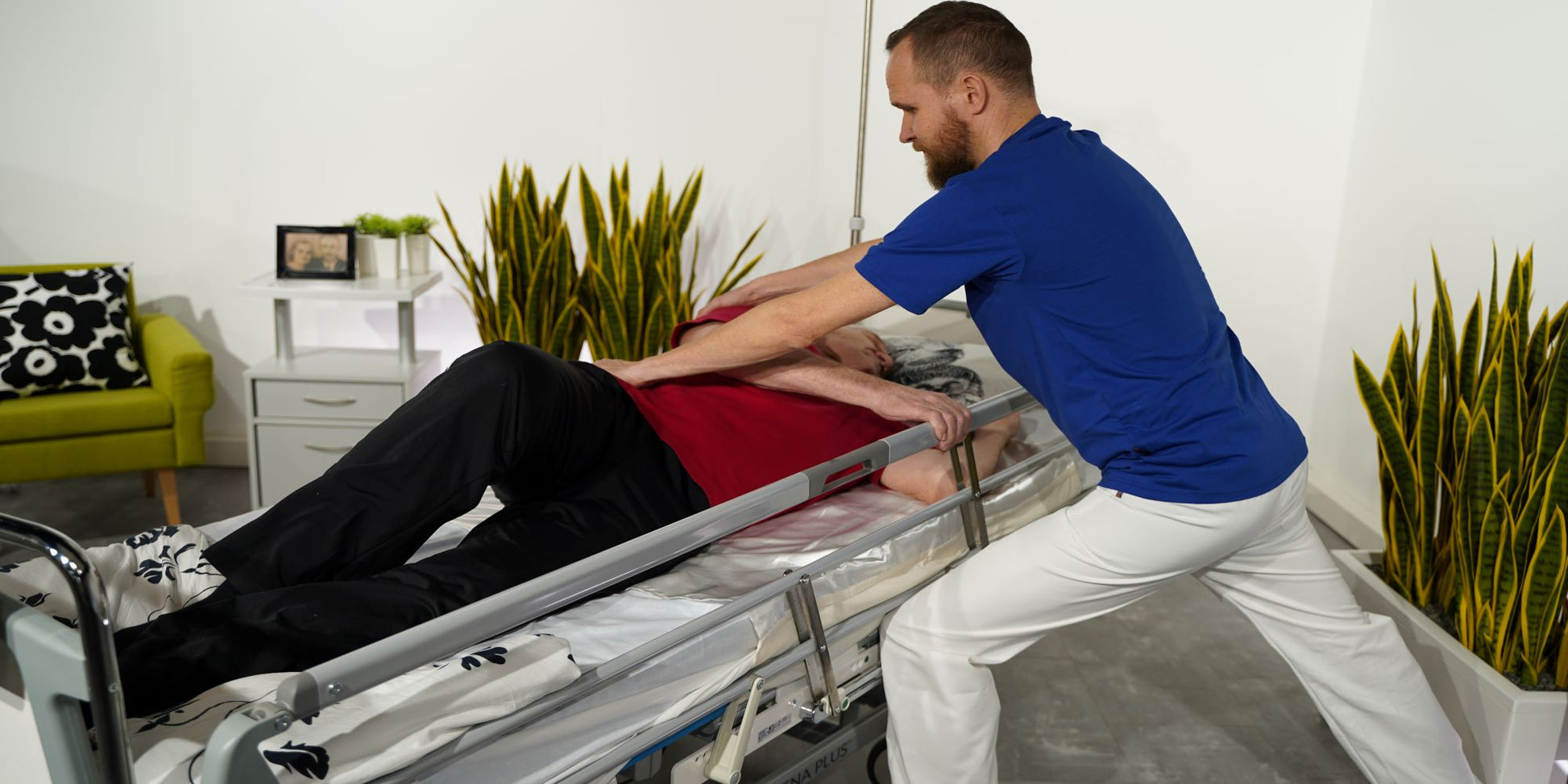 Asiakkaan siirtymisen ergonominen ja voimavaralähtöinen avustaminen